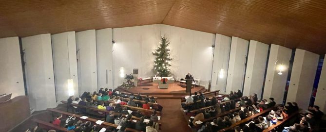 Schülerinnen und Schüler im Gottesdienst