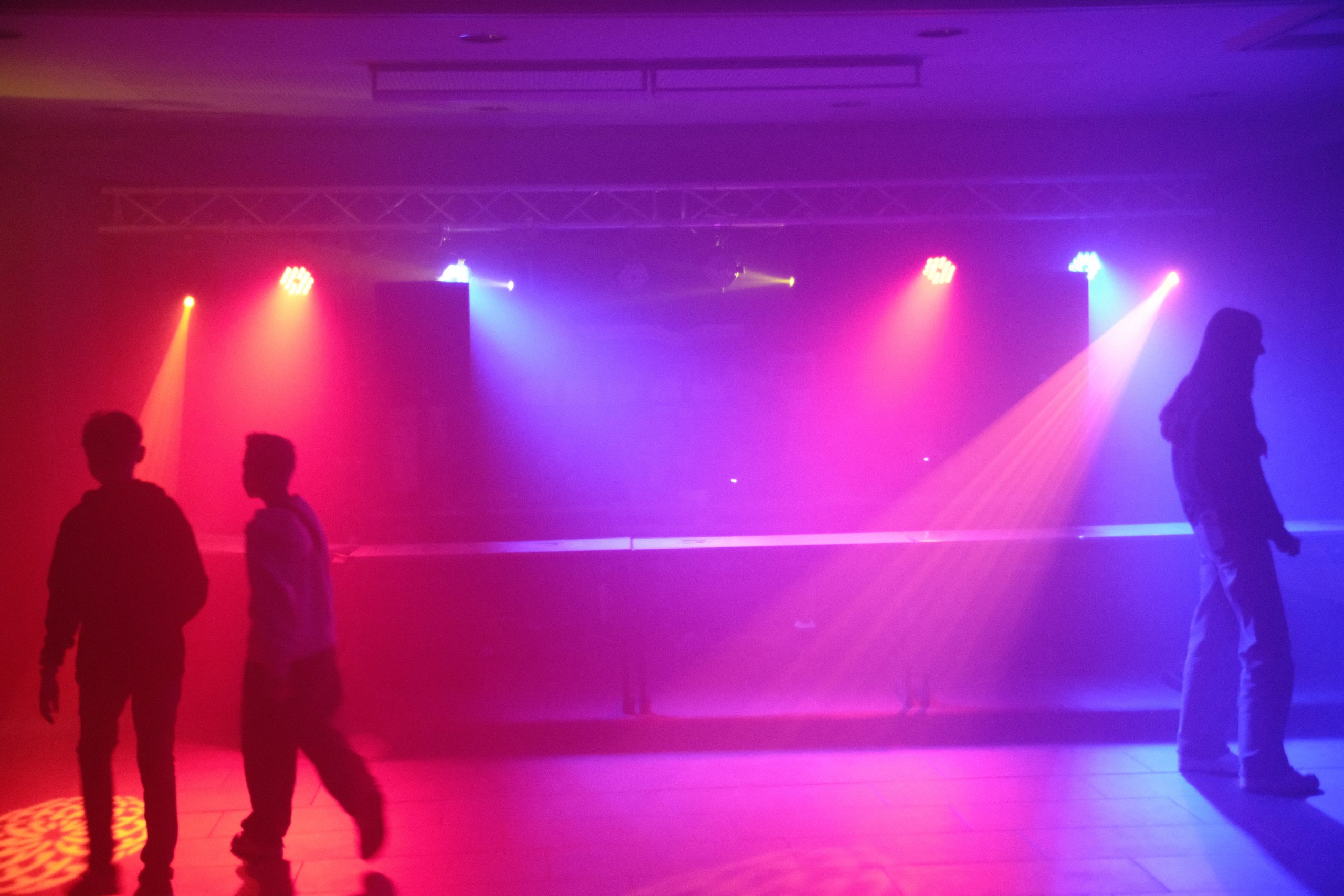 Lichter, Schülerinnen und Schüler bei U-Disko