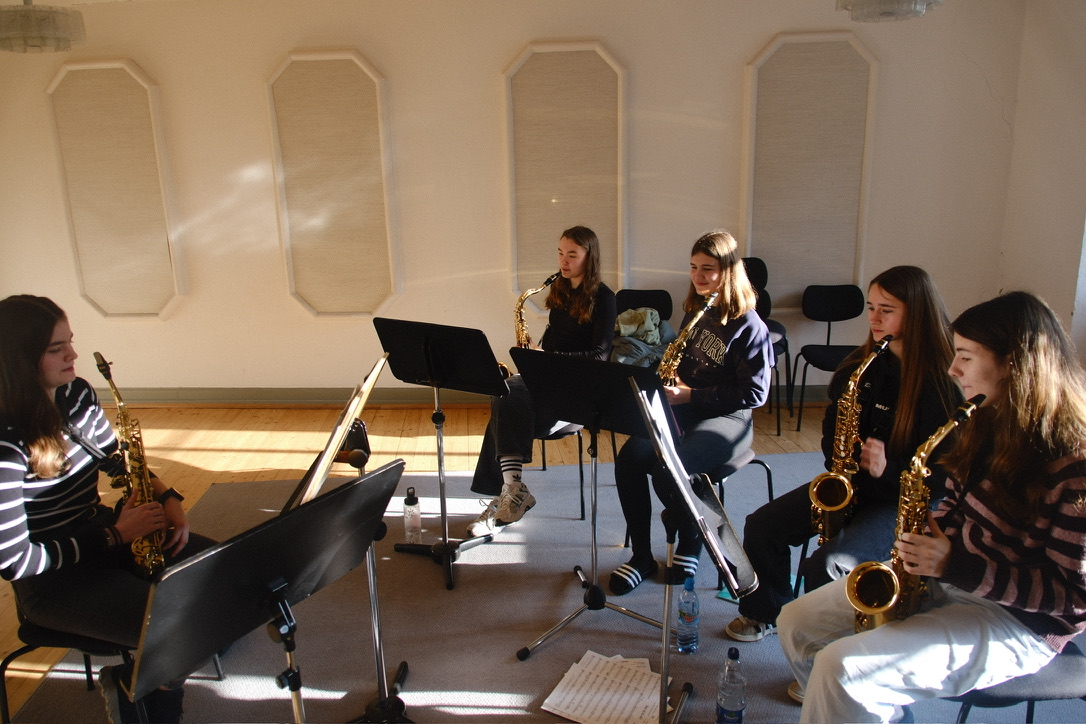 131FD78A-1FC6-47D1-ACB9-83CE5467B946_1_105_c Big Band