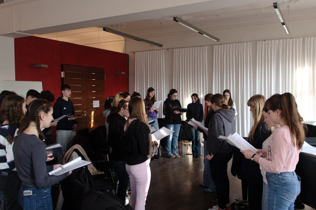 41926F2D-232C-4AA3-B973-018DBCE32786_1_105_c Oberstufenchor