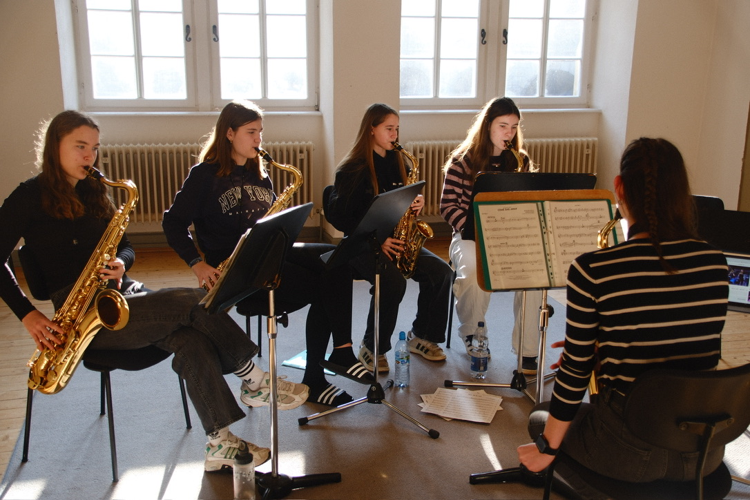 7B4B0DA6-5787-4BFE-8480-F3F73E2BCC20_1_105_c Big Band