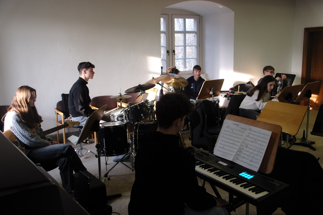 D773B8E7-D482-4454-8DD4-873DFD8D3A62_1_105_c Big Band