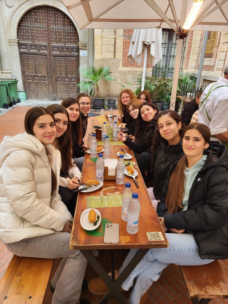 8B4AB79F-B343-42EE-916D-B21024C5BF69_1_105_c